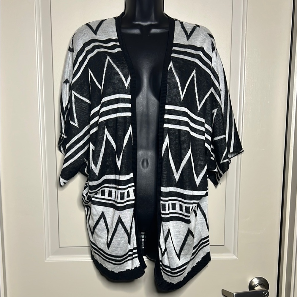 Geometric Black & Gray Open-Front Cardigan